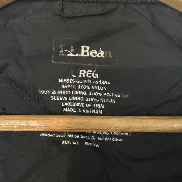 L.L.Bean Lightweight Women's Raincoat - Picture 3 of 4